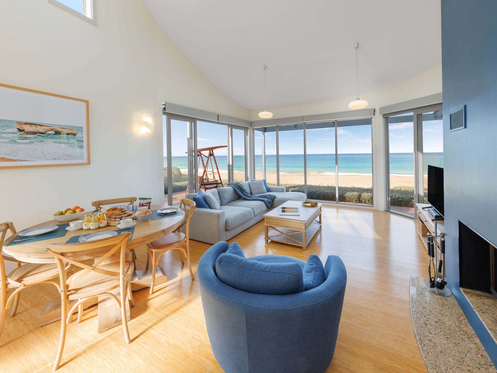 Beachfront Villa 2 - Living Room