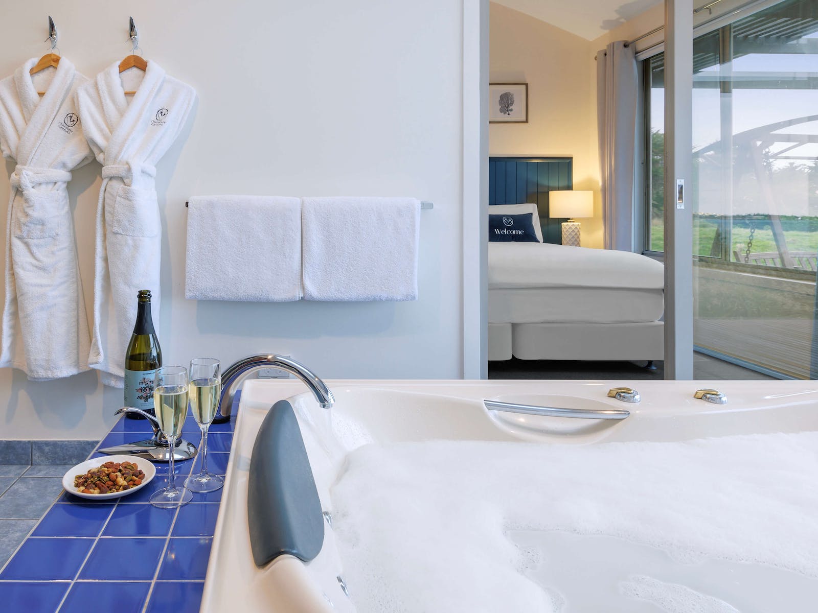 Beachfront Villa - spa bath