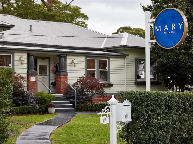 Montrose cottage, with Mary Eats Cake sign out the front