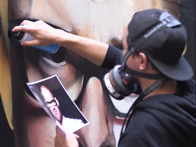 Street artist Heesco, at work: W50B guest chefs in Melbourne