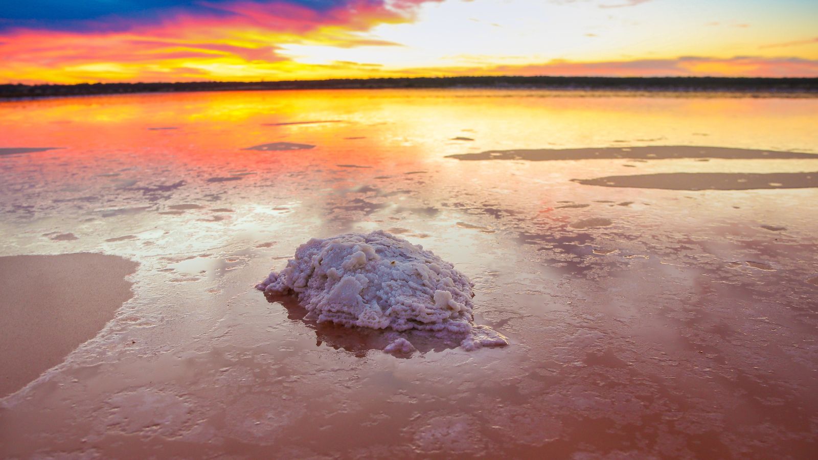 Pink Lakes, The Murray, Victoria, Australia. Photo by Darren Seiler.