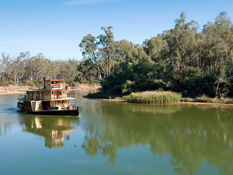PS <em>Emmylou</em> on the Murray River at Echuca, The Murray, Victoria, Australia
